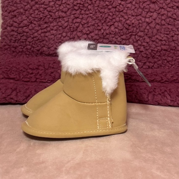 *NWT* 0-3 Month Tan Carter’s Booties - Picture 6 of 6